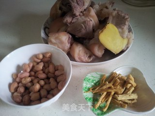 Pork Trotters and Peanut Soup recipe