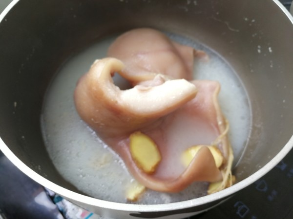 Garlic Spicy Pork Ears recipe