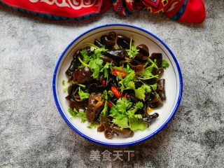 Millet Pepper and Coriander Mixed with Fungus recipe