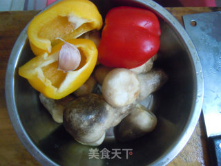 Vegetarian Dishes are Also Nutritious--sweet Pepper and Straw Mushrooms recipe