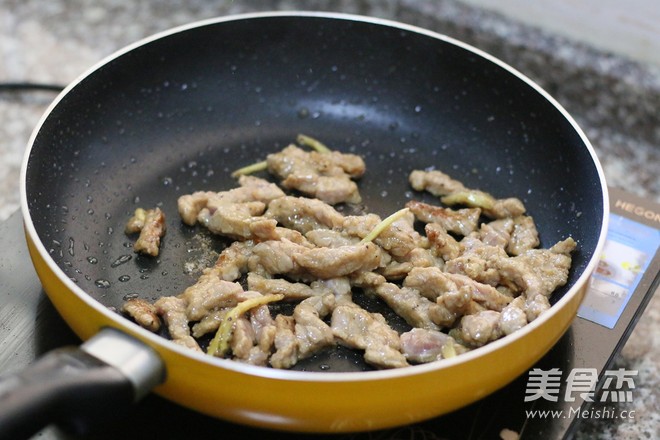 Stir-fried Beef with Black Pepper and Onion recipe