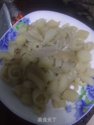 Celery Stir-fried Pork Skin recipe