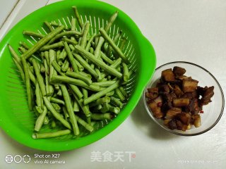 Fried Beans with Pork Slices recipe