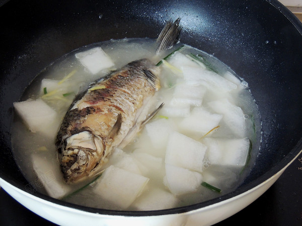 Winter Melon and Crucian Carp Soup recipe