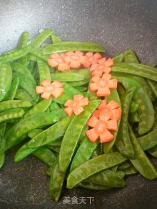 Fried Sausage with Snow Peas recipe