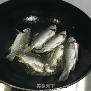 Milky White Crucian Fish Tofu Soup recipe