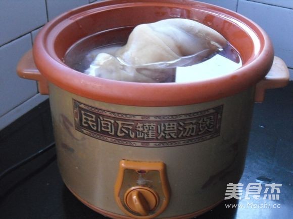 Beef Hoof and Carrot Claypot recipe