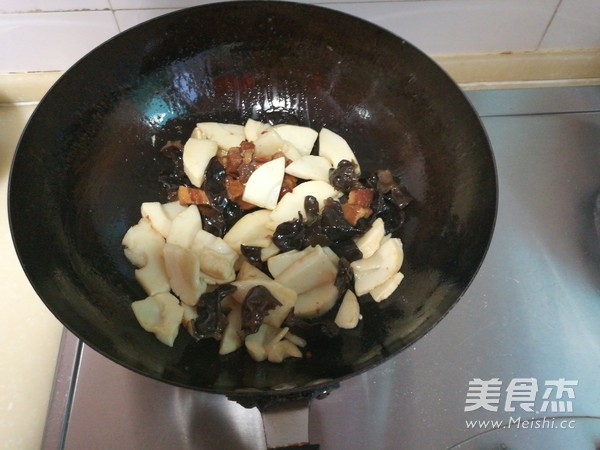 Winter Bamboo Shoots and Cabbage Soup recipe