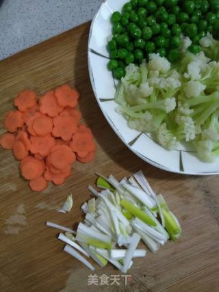 Stir-fried Cauliflower with Peas recipe