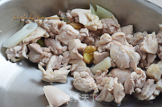 Chestnut Chicken Balls in Claypot recipe
