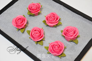 Moon Cakes with Roses recipe