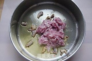Stir-fried Pork with Green Garlic recipe