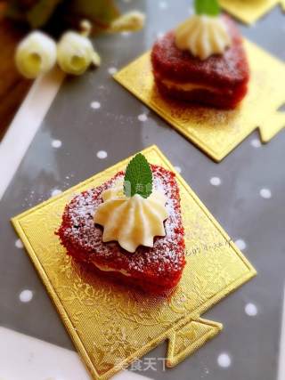 Heart-shaped Red Velvet Cream Cake recipe