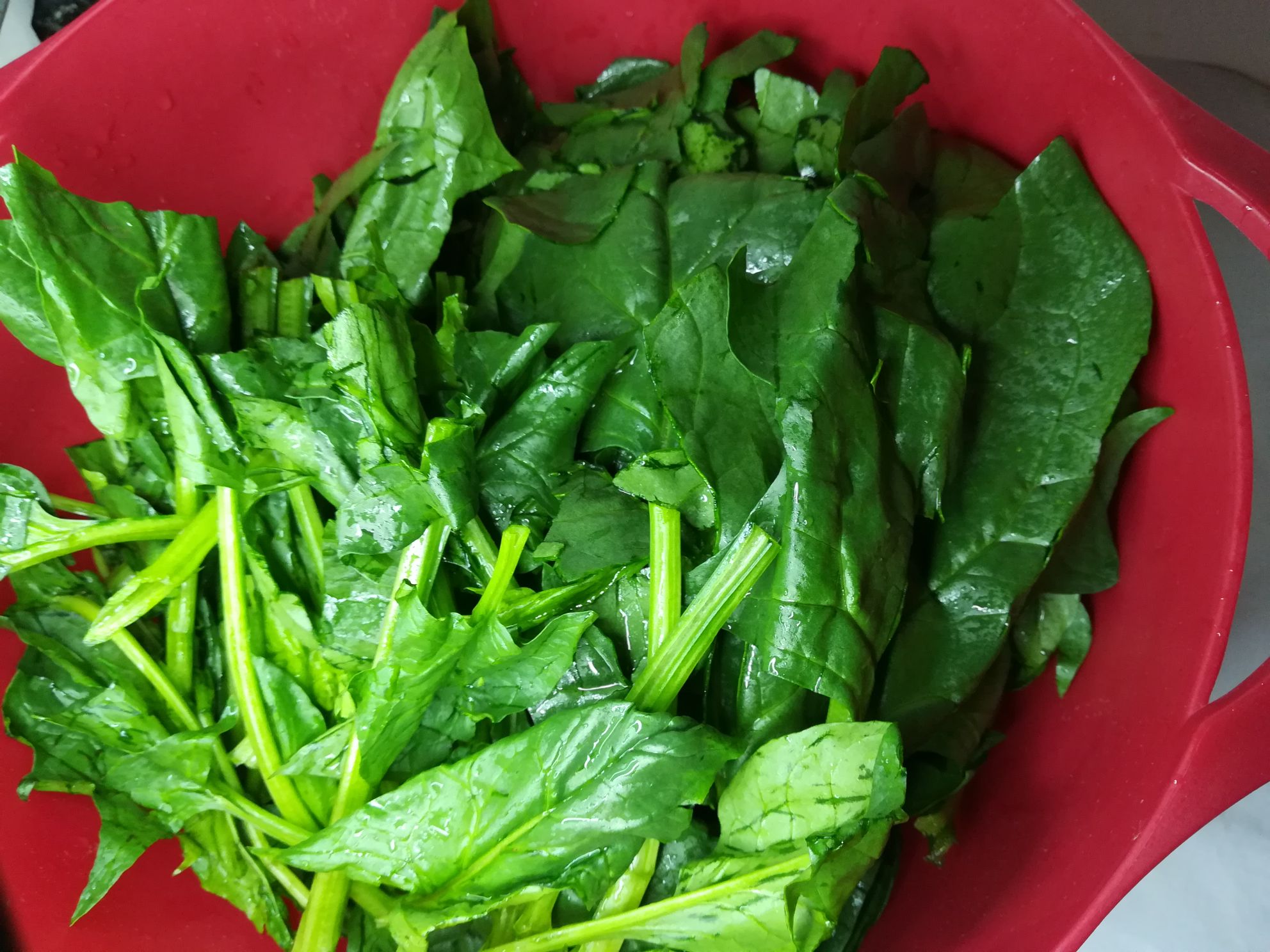 Spinach with Preserved Egg in Soup recipe