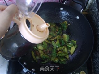 Stir-fried Bitter Gourd with Dace in Black Bean Sauce recipe