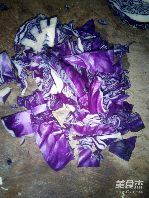 Purple Cabbage Mixed with Lotus Root Slices recipe