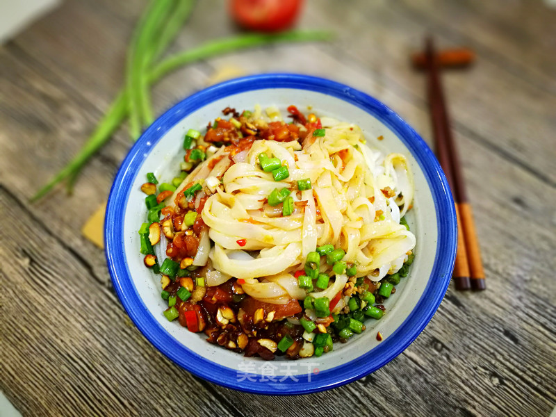 Carob Minced Pork Dried Noodles recipe