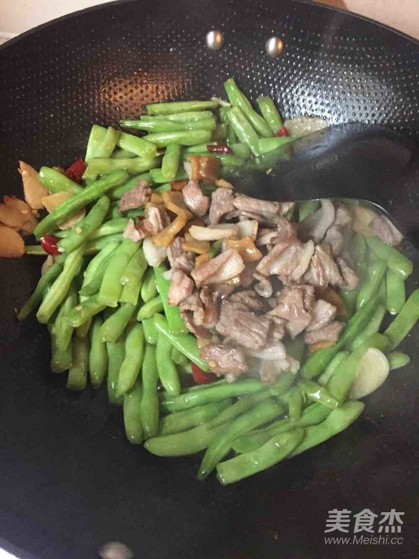 Stir-fried String Beans with Pork recipe