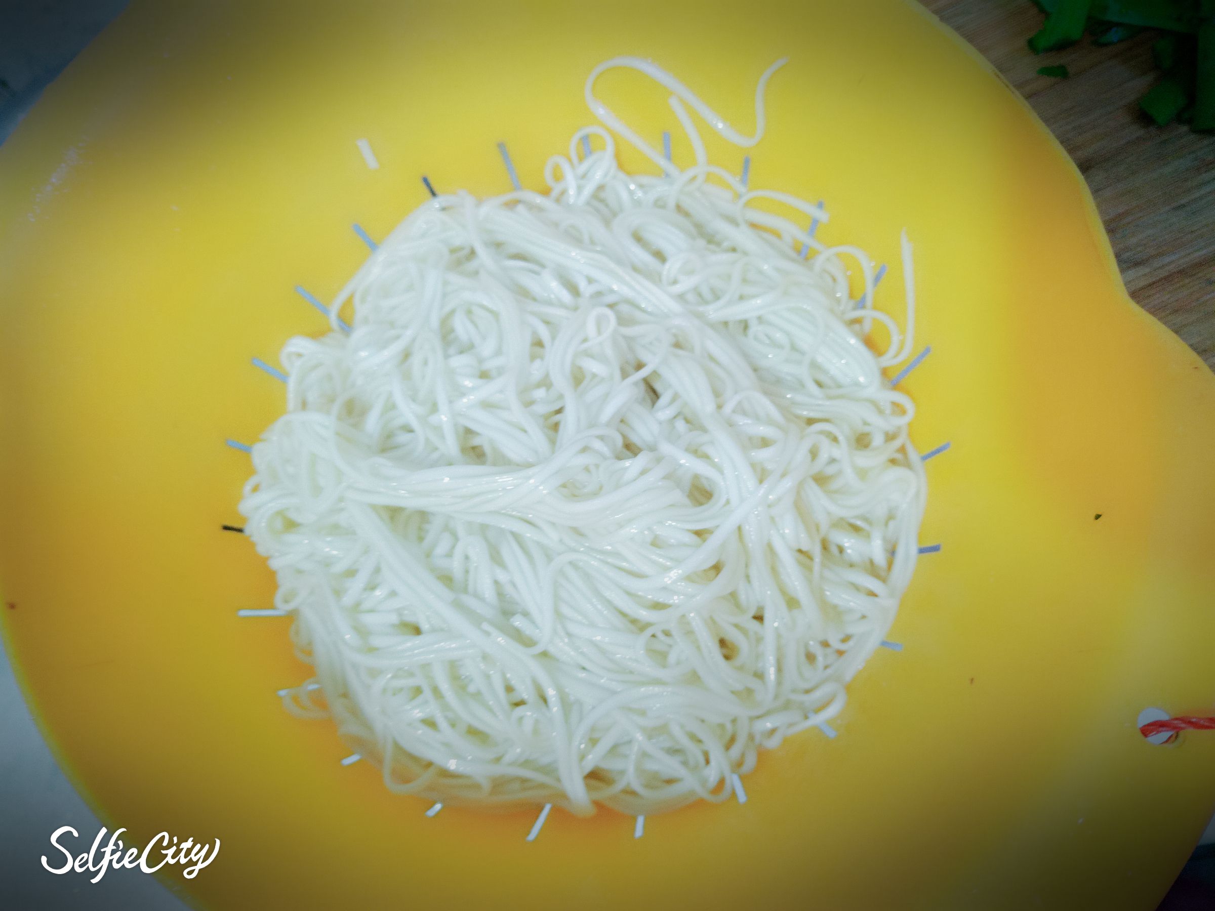 Fried Noodles with Carrot and Egg recipe