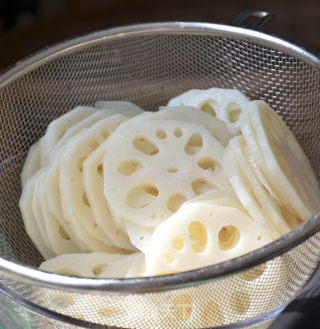 Hot and Sour Lotus Root Slices recipe