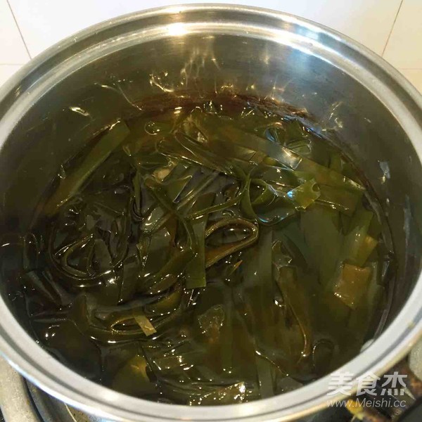 Sour Garlic Kelp recipe