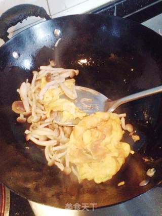 Fried Duck Eggs with Crab Mushroom recipe