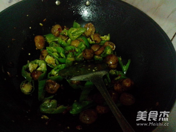 Stir-fried Straw Mushrooms with Green Peppers recipe