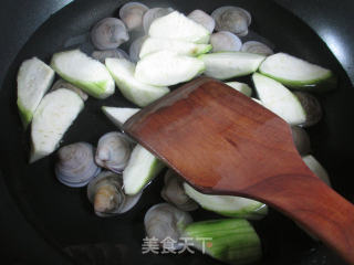 Clam Loofah Soup recipe