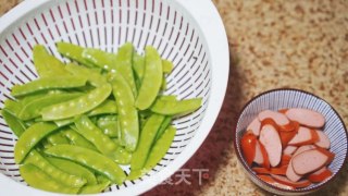 Fried Taiwanese Sausage with Snow Beans recipe