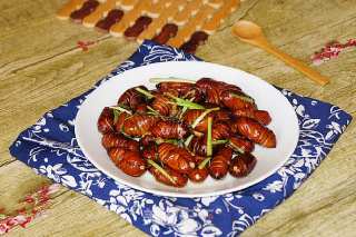 Stir-fried Silkworm Pupa with Green Onion and Ginger recipe