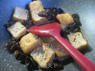 Tofu with Black Fungus and Oil recipe