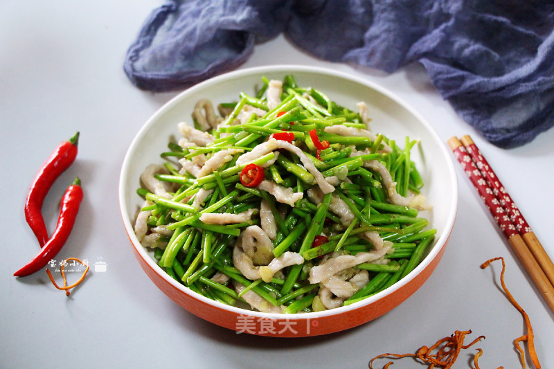 Stir-fried Wormwood with Shredded Pork recipe