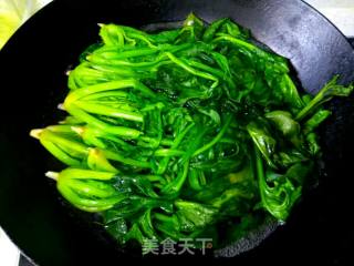 Old Vinegar Peanuts Mixed with Spinach recipe