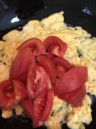 Scrambled Eggs with Loofah and Tomato recipe
