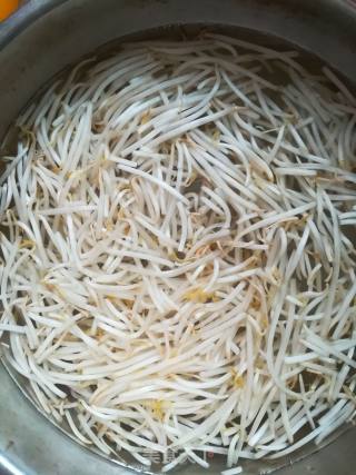 Chili Mixed with Mung Bean Sprouts recipe