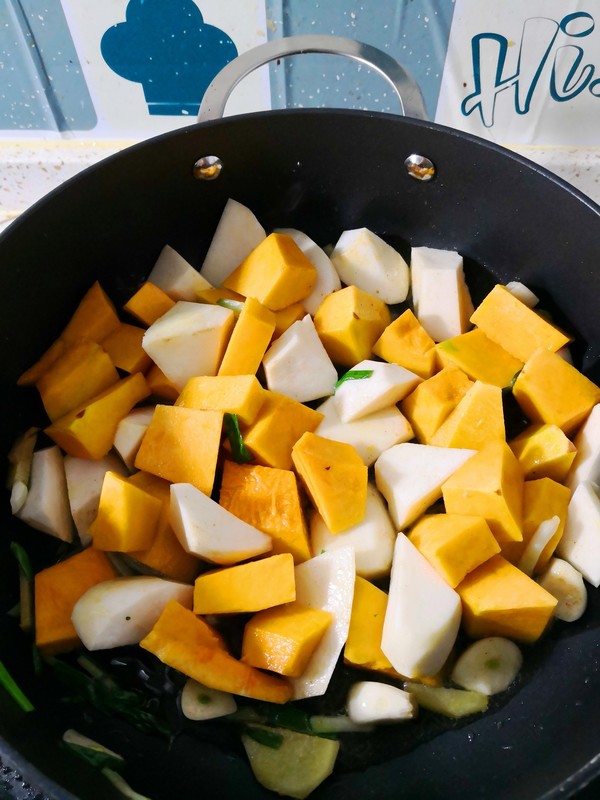 Stewed Pumpkin with Taro recipe