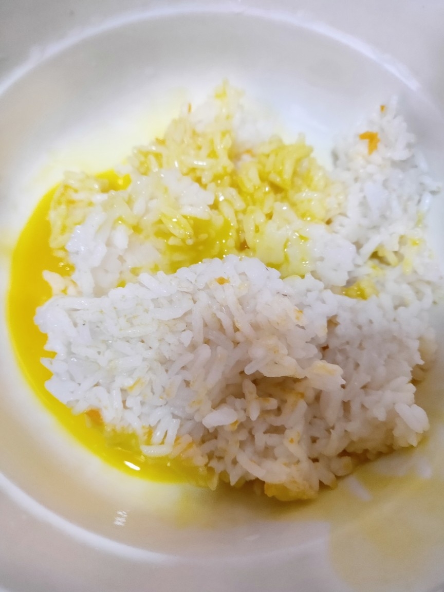 Fried Rice with Egg Yolk recipe