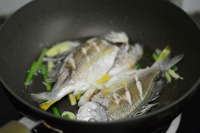 Pan-fried Yellow Foot Stand recipe