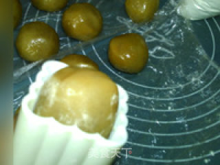 Transparent Skin Lotus Paste and Egg Yolk Mooncakes recipe