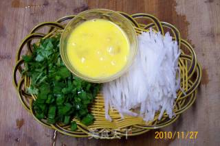 【autumn and Winter Green Shield】--- "garlic Miao Radish Hot and Sour Soup" recipe