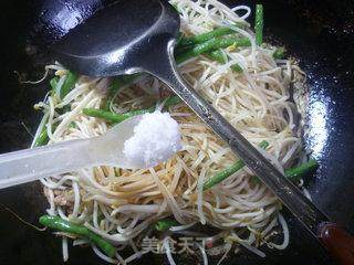 Fried Noodles with Mung Bean Sprouts and Tenderloin recipe