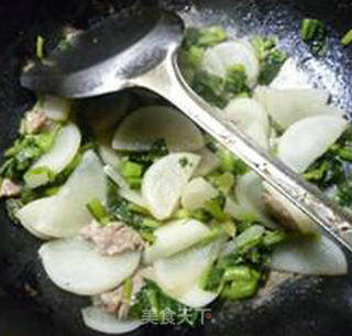 Stir-fried Radish with Lean Pork recipe