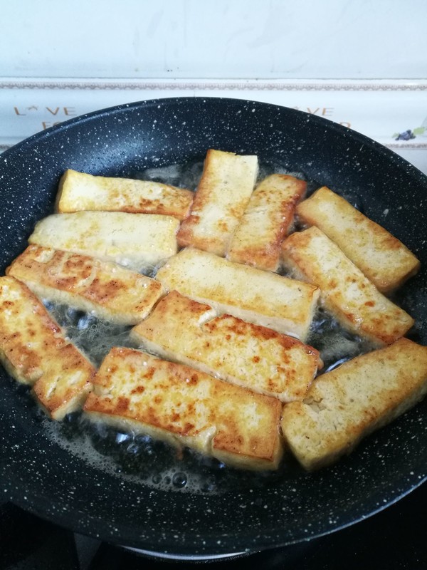 Stir-fried Sausage with Tofu recipe