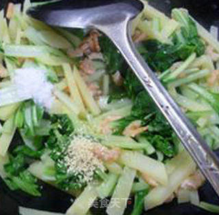 Stir-fried Potatoes with Kaiyang Cabbage recipe