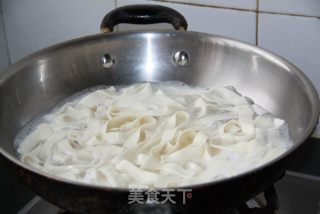 Sauce-flavored Braised Pork Noodles recipe