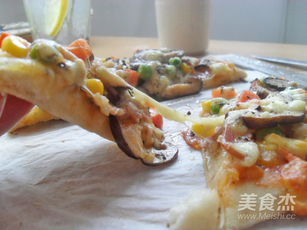 Quick Pizza with Mushrooms, Bacon and Mixed Vegetables recipe