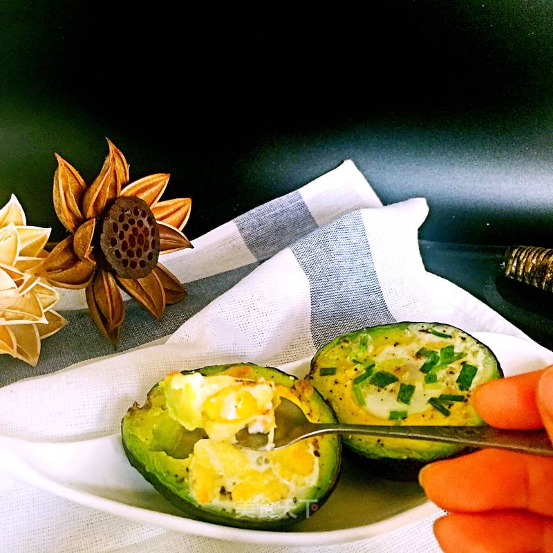 Baked Eggs with Avocado recipe