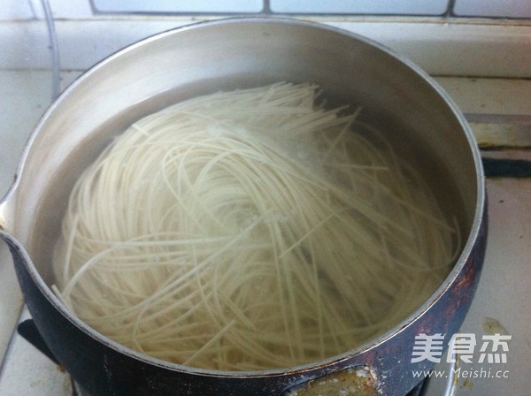 Noodles with Dried Scallops, Dried Scallion and Scallion Oil recipe