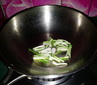 Stir-fried Carrots with Green Garlic recipe
