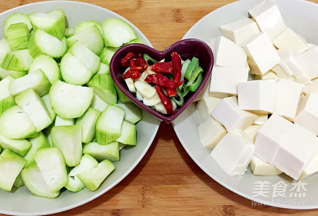 Loofah Stewed Tofu recipe